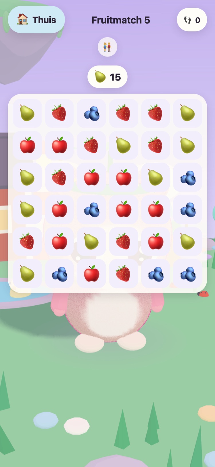 Fruitmatch: een bord met appels, peren en bosbessen om drie op een rij te leggen